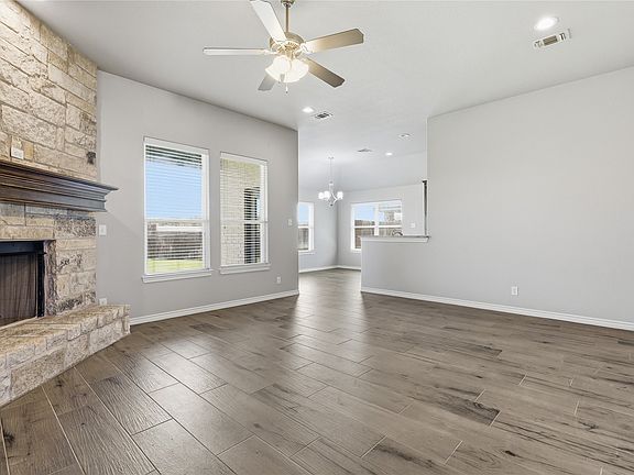 5th image of 451 Silverton Dr