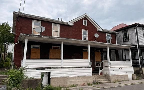 2nd image of 32 W 1st St