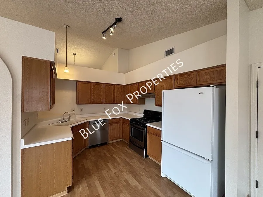 Building Photo - 9913 N Woodstone Trl