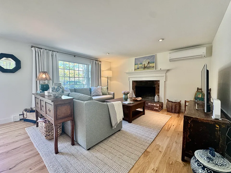 5 Commons Way