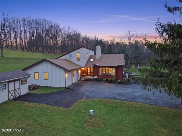 421 W Abington Rd, Dalton, PA 18414