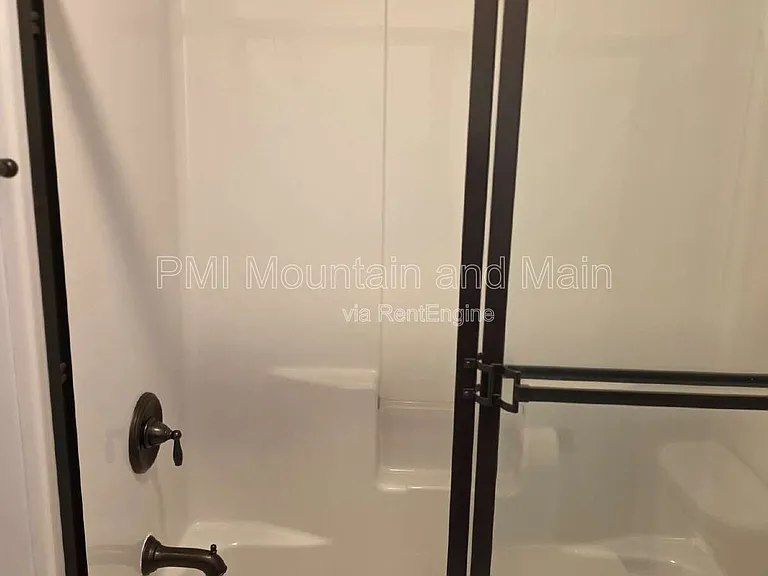 25 Barnett Shoals Dr — Photo 30
