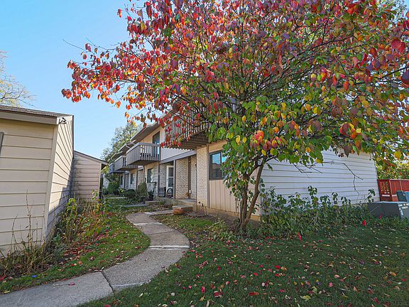 2nd image of 826 Hughes Pl