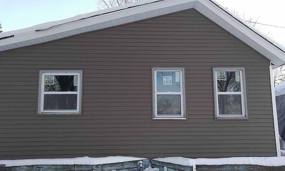1st image of 12 Geranium Ave E
