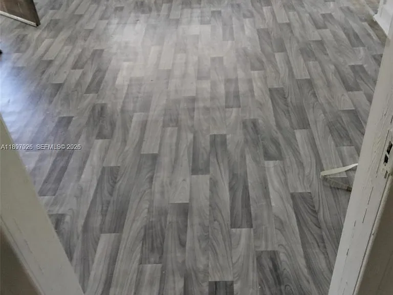 2748 Broadway Ave — Photo 17
