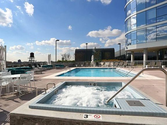 3rd image of 1427 N Halsted St #1302
