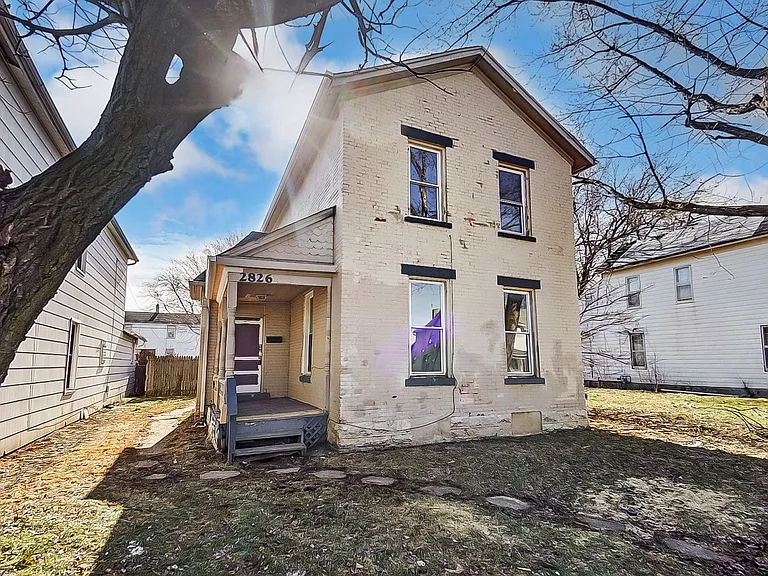 2826 E 2nd St — Photo 1