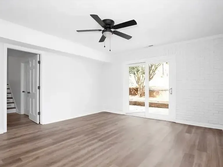 2710 Fordham Dr — Photo 17