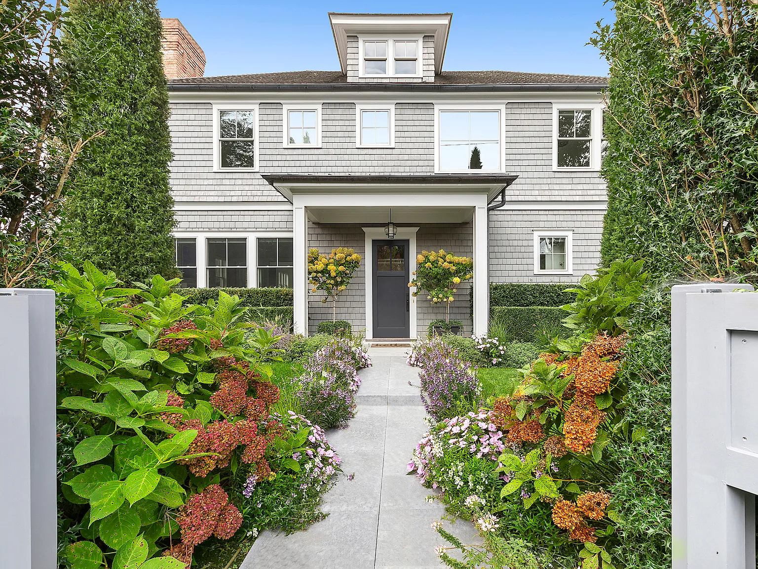 Stunning Near The Village Of East Hampton — Photo 4