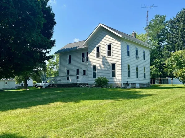 10778 S 48th St, Fulton, MI 49052