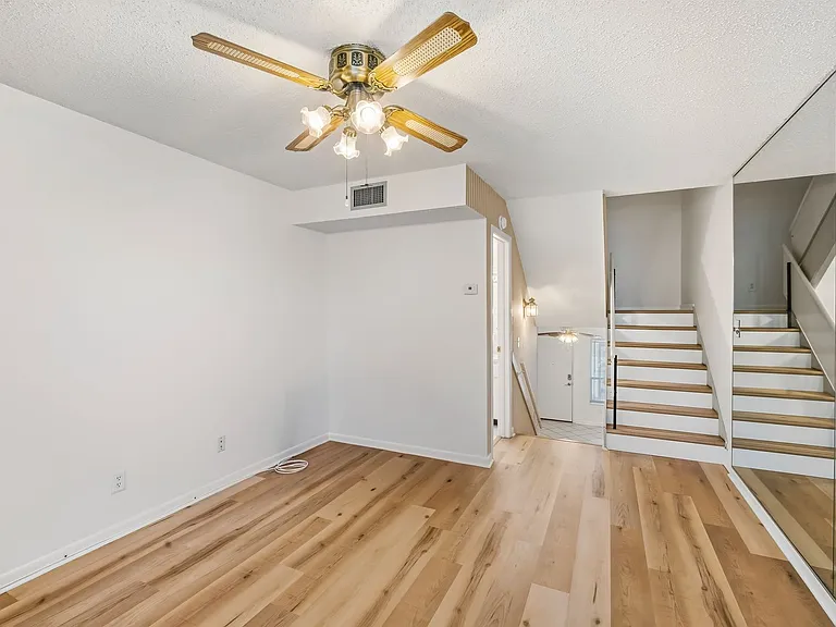 4521 W La Villa Ln — Photo 8