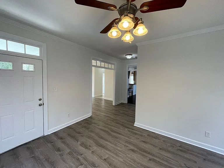 1029 E Balview Ave — Photo 7