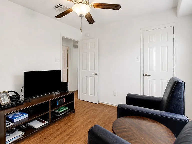 6423 Calgary Woods Ln — Photo 21