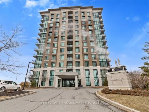 100 Roger Guindon Ave #802, Ottawa, ON K1G 3Z7