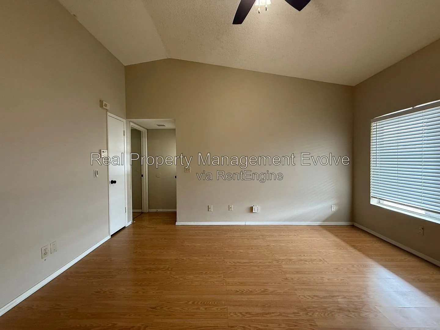 3 bed, 2.0 bath, 1264 sqft, $1,795 — Photo 3