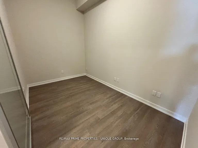 201 Brock St S #104 — Photo 9