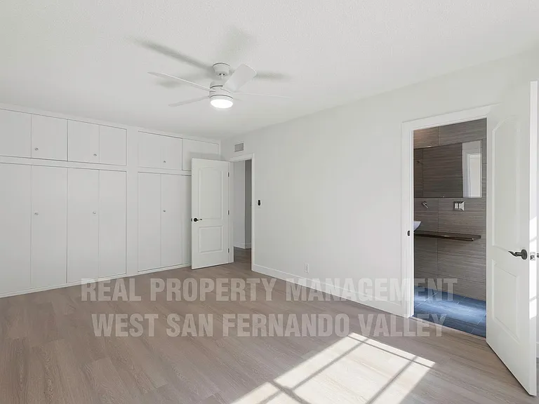 12920 Aetna St — Photo 27