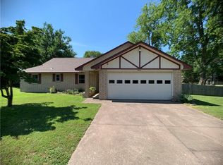 2016 W Granite St, Siloam Springs, AR 72761