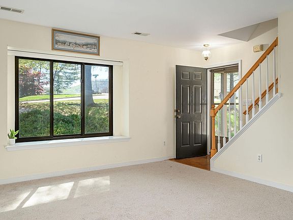 4th image of 1294 Millpond Rd