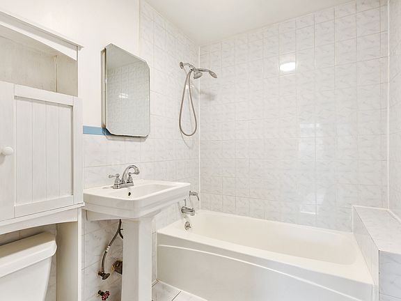 4th image of 223 Greene Ave #3F