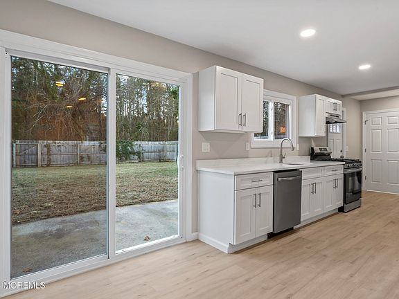 5th image of 404 Brookforest Drive