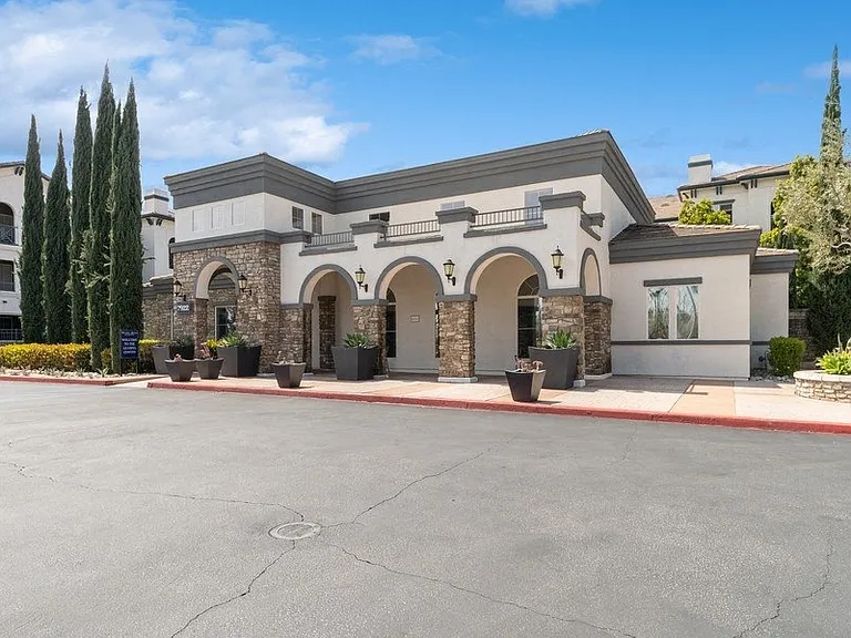 Victoria Arbors Apartment Homes — Photo 20