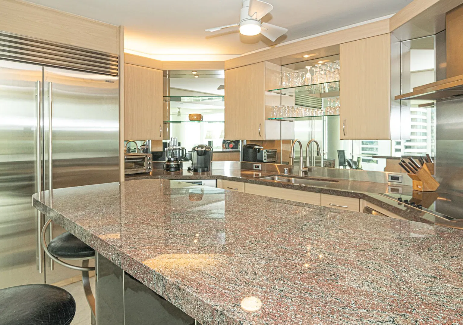 Fully Furnished And Spacious 2 Bedroom 2 Bath - Ocean View! — Photo 4