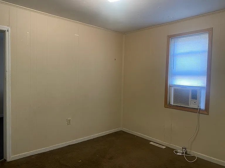 513 Alexander Cir — Photo 2