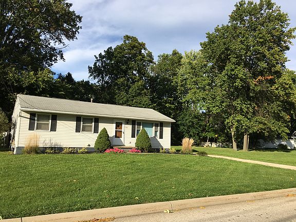 2nd image of 1927 Uniondale Dr
