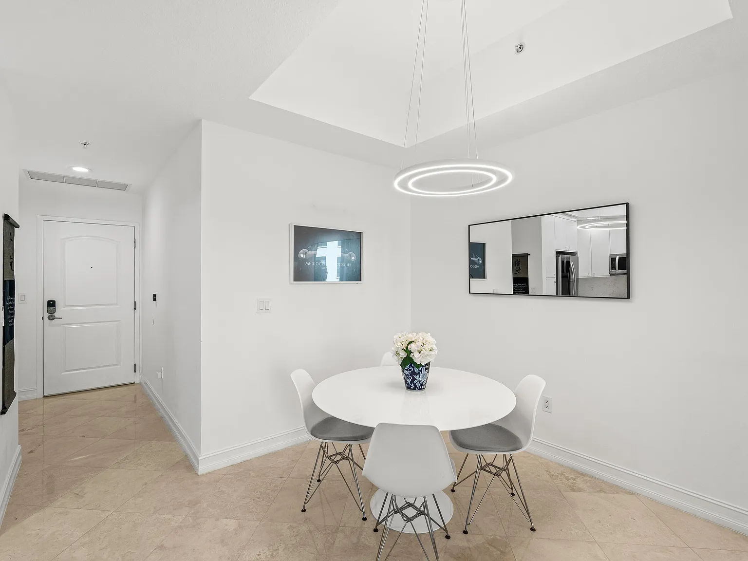 2 bed, 2.0 bath, 1082 sqft, $6,250 — Photo 3