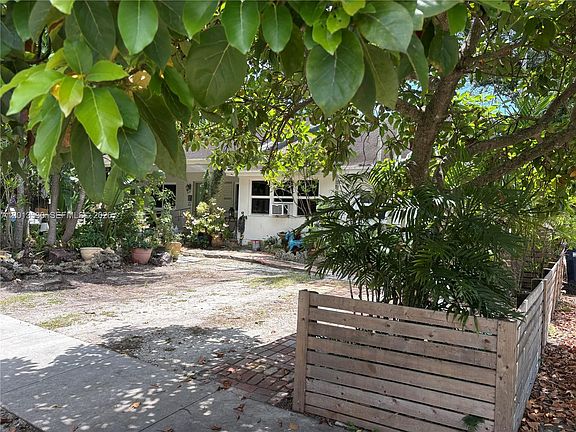4th image of 5930 SW 44th Ter
