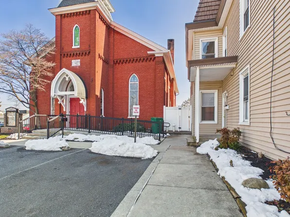 1099 S 2nd St #1, Enola, PA 17025