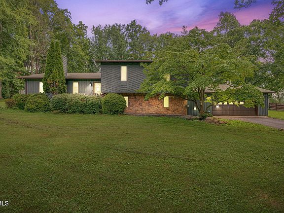 2nd image of 413 Riverwood Dr