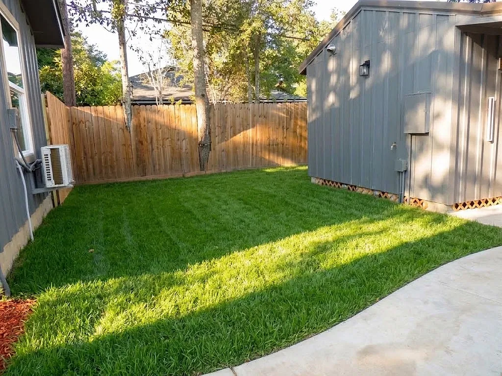 Studio, 240 sqft, $1,500 — Photo 3
