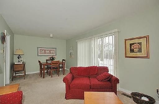4th image of 2852 Page Ave