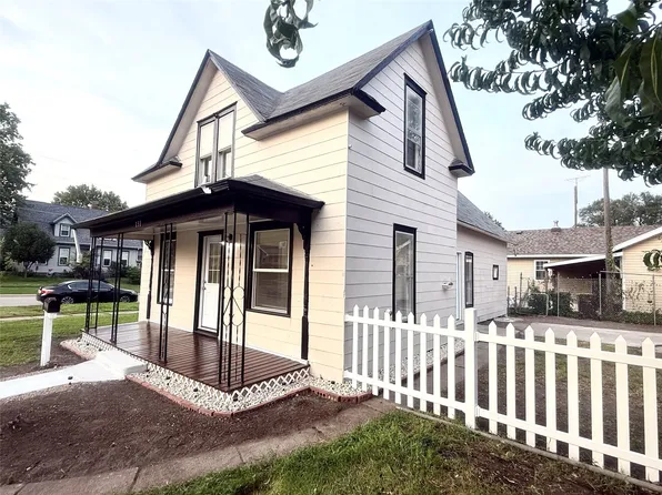 131 N Park St, Osceola, IA 50213