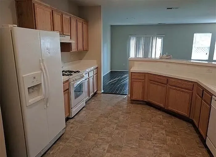3 bed, 2.5 bath, 1550 sqft, $3,150 — Photo 3