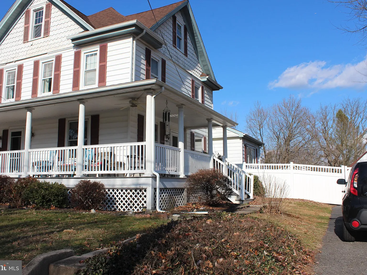 6 bed, 2095 sqft, $3,300 — Photo 2