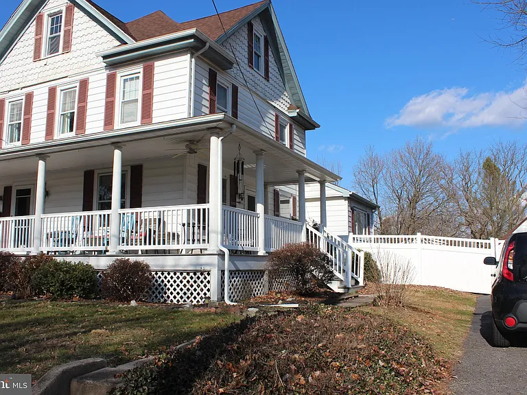 217 Villanova Rd — Photo 2