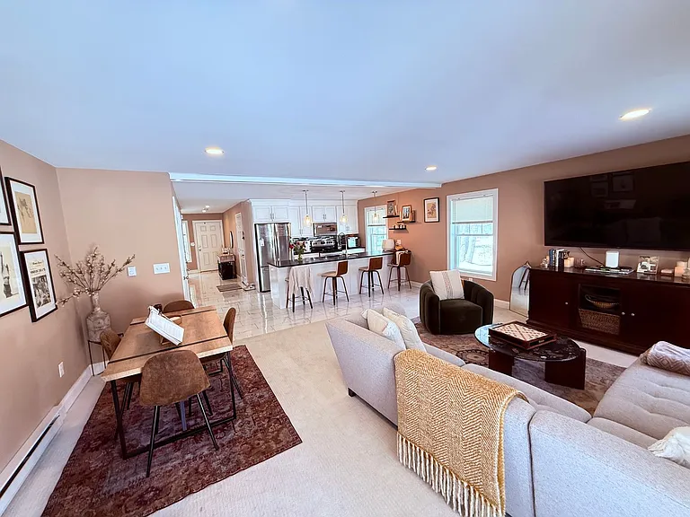 1325 Meriden Ave #A & B — Photo 13