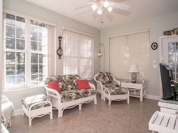 4th image of 10287 Wildwood Cir