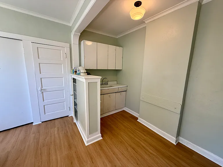 914 Buenzli Ct #1L — Photo 5