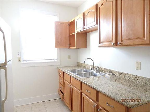 4th image of 419 Bellecastle St