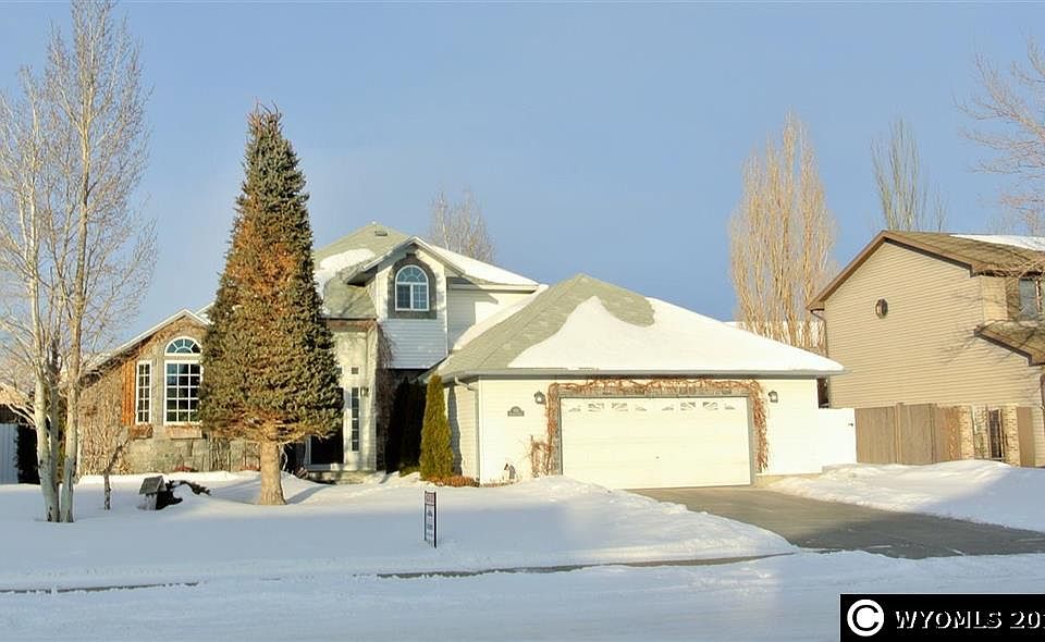 1st image of 920 Rosewood Dr