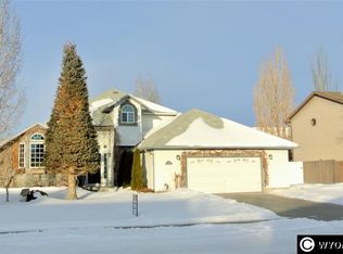 920 Rosewood Dr, Rock Springs, WY 82901