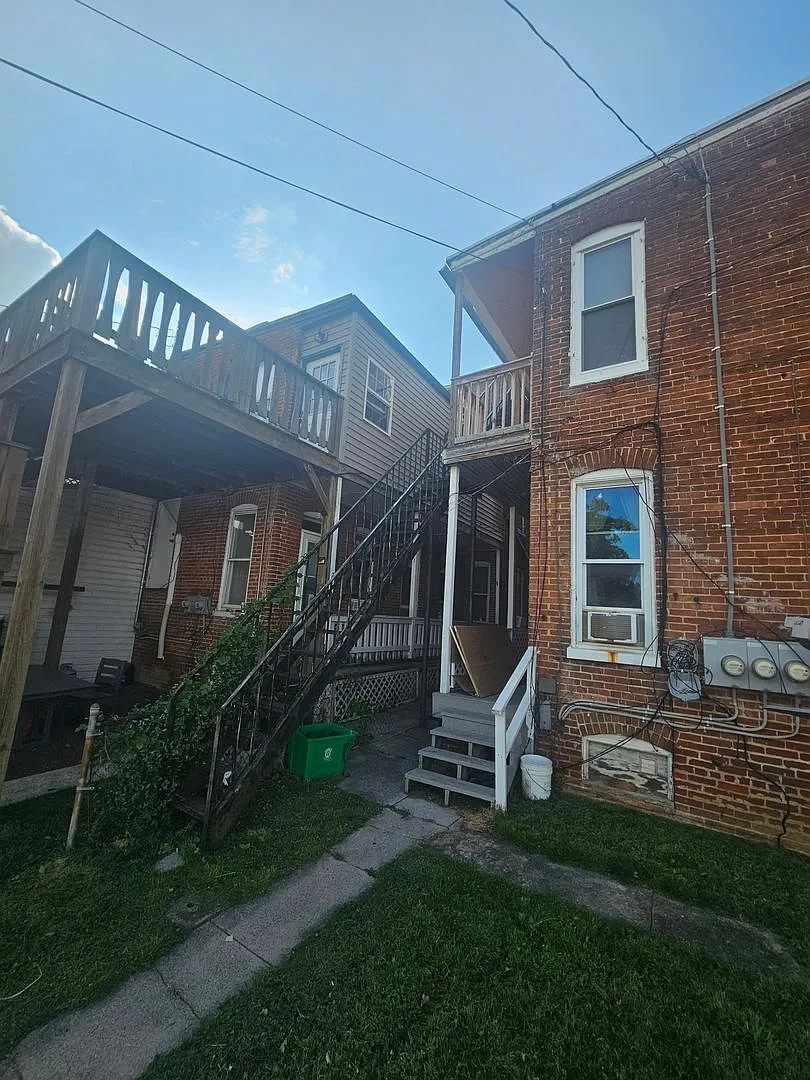 652 Pennsylvania Ave — Photo 2