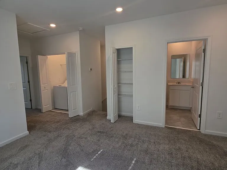 3330 Laurent Loop — Photo 12