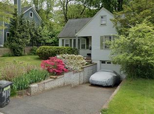 34 Crest Dr S, Cresskill, NJ 07626