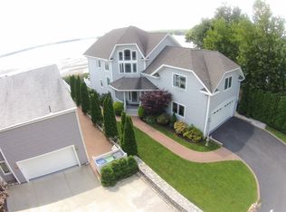 34 Nichol Ave, Warwick, RI 02886