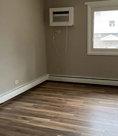 260 E Grand Ave — Photo 16